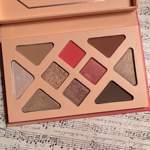 [ FREE w/ $20 purchase ] ATHR Beauty Desert Sunset Eyeshadow Palette - Picture 2 of 2